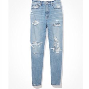 AMERICAN EAGLE MOM JEANS
